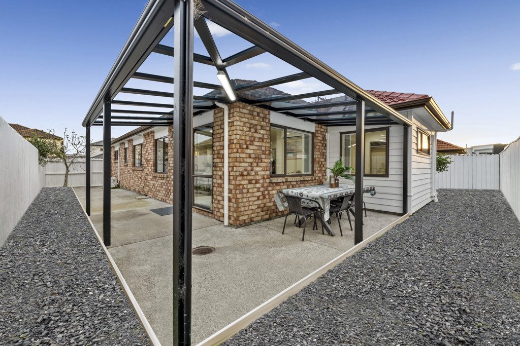 Single-Level Brick & Tile Home in Mission Heights — slide 2