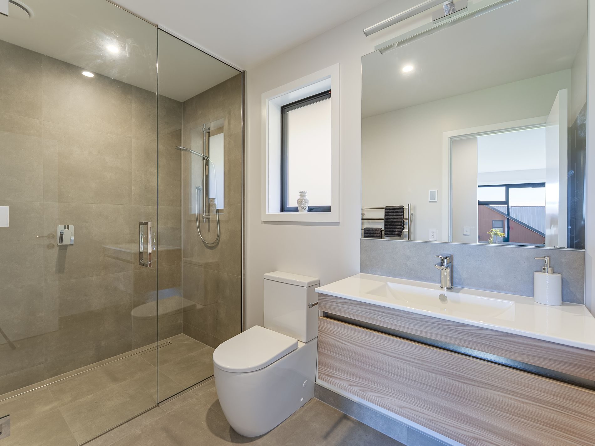 Stylish New Mapua Home — slide 14