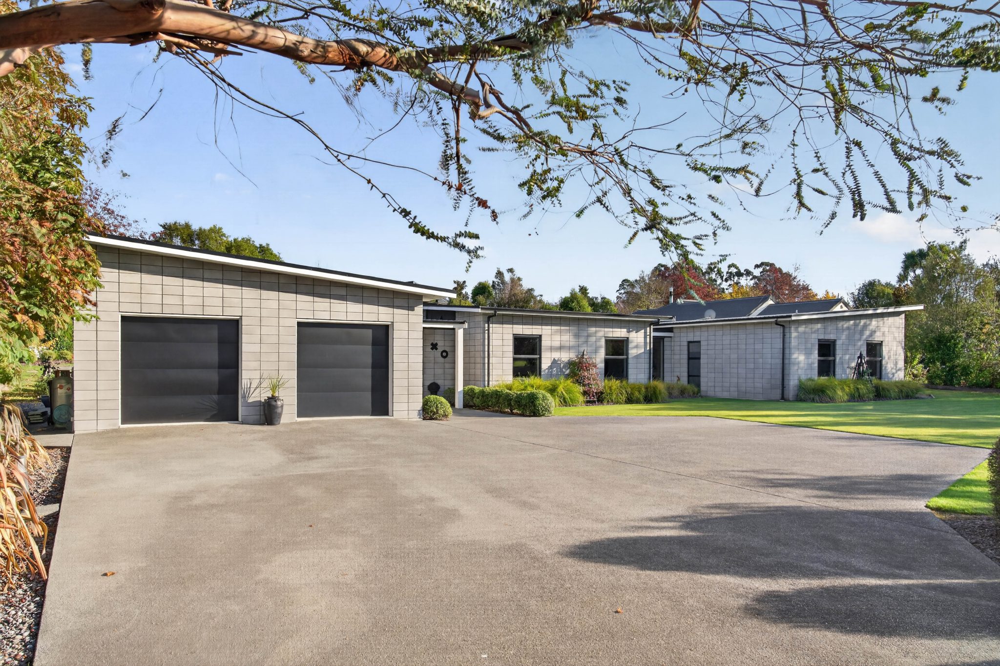 Exceptional Lansdowne Residence! — slide 2
