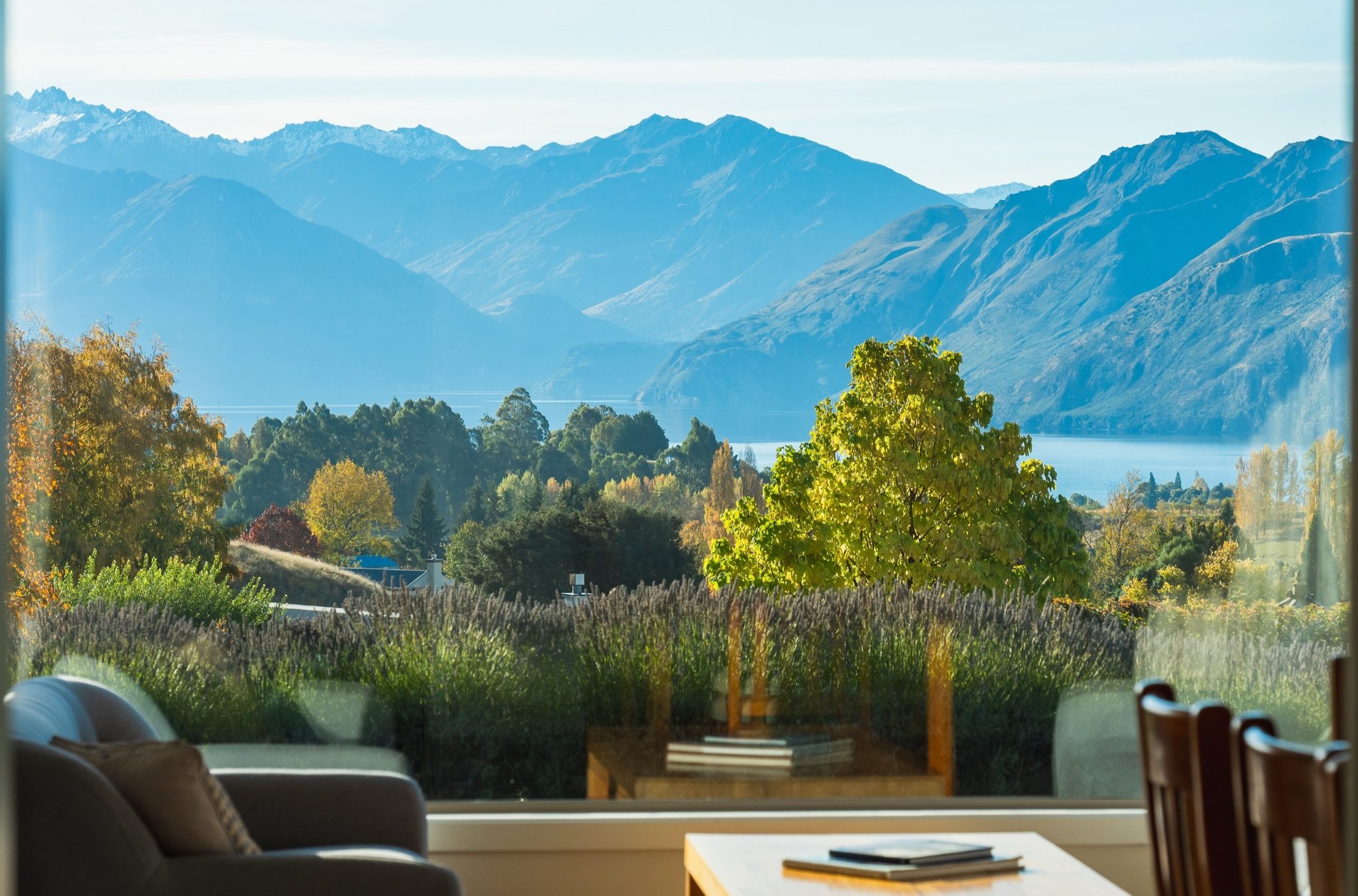 A Rarefied Lake Wanaka Retreat — slide 1