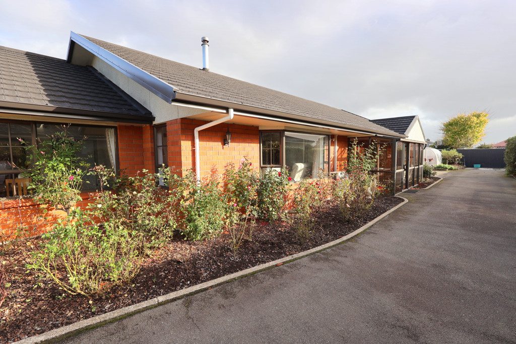Sunny, Spacious & Great Location! — slide 24