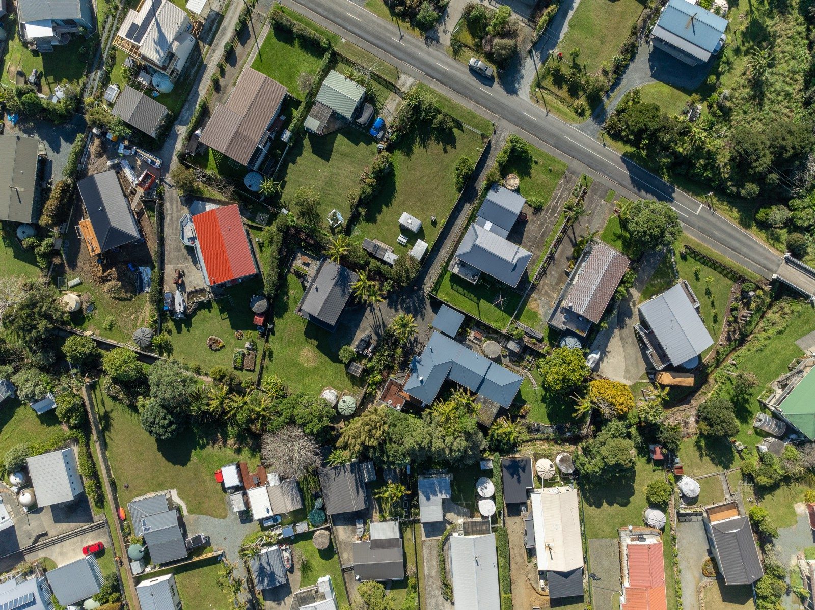 Sunny, sheltered and spacious 200m from beach — slide 36