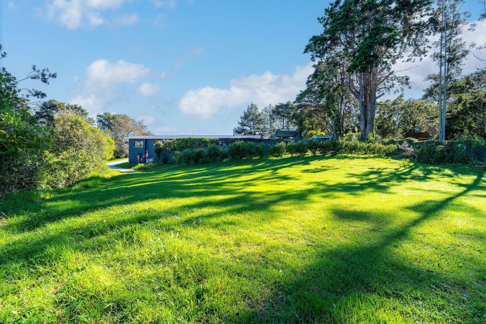 Premium land in Albany — slide 2