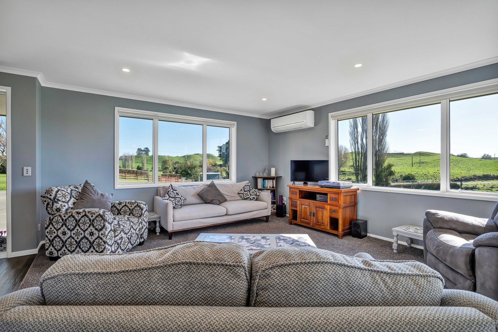Stunning Rural Family Home with Majestic Views! — slide 2