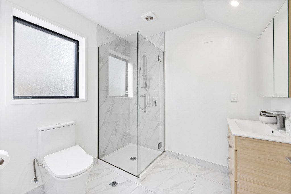 Coastal Luxury Meets Modern Convenience — slide 8