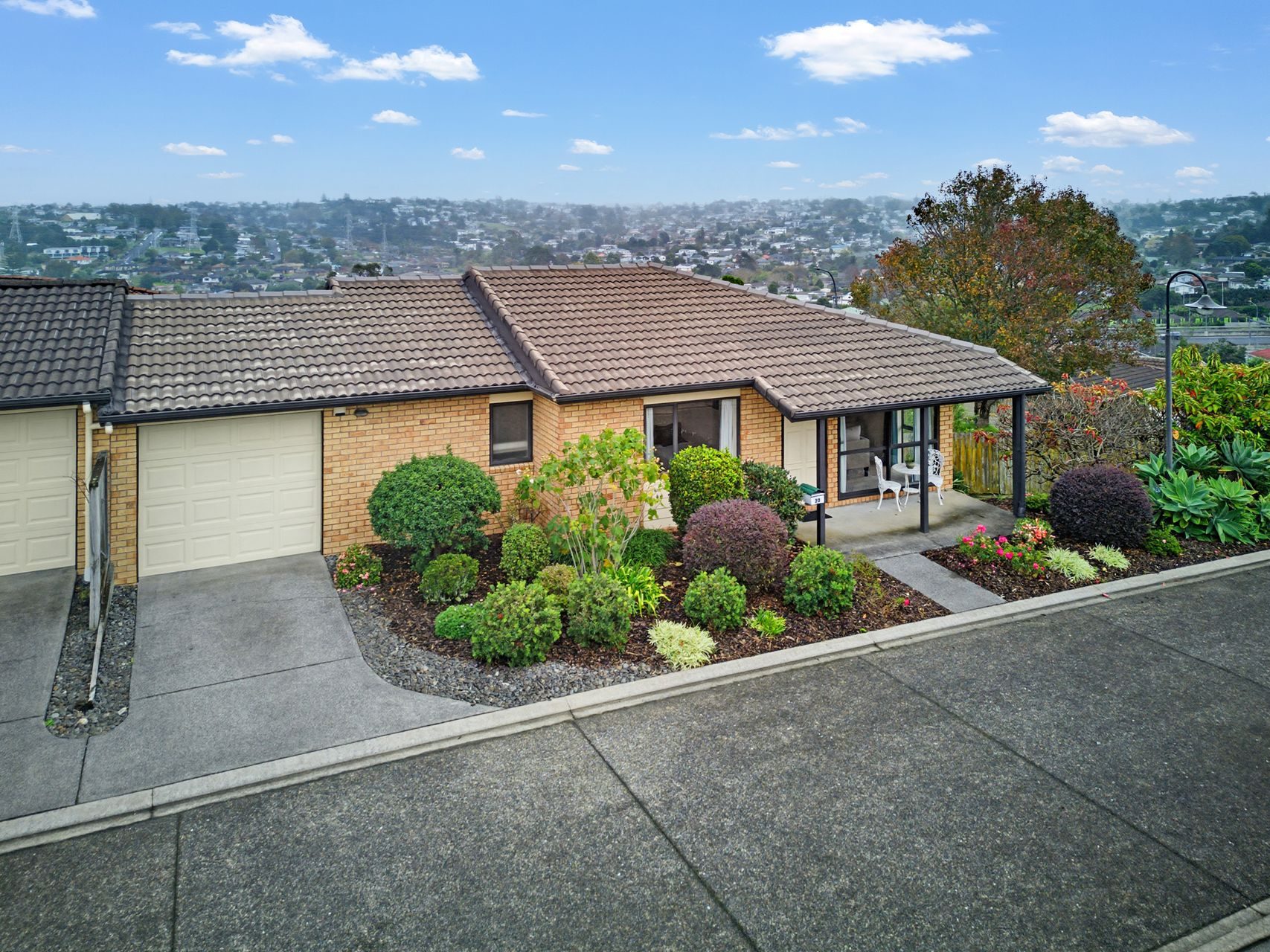 Effortless Living Starts Here/Royalle Vista Estate — slide 2