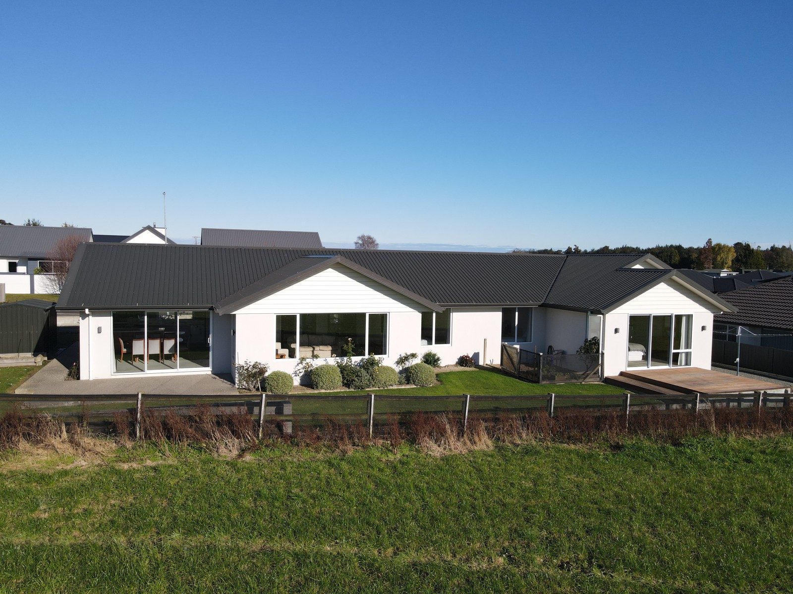 Stunning home – Northview location — slide 1