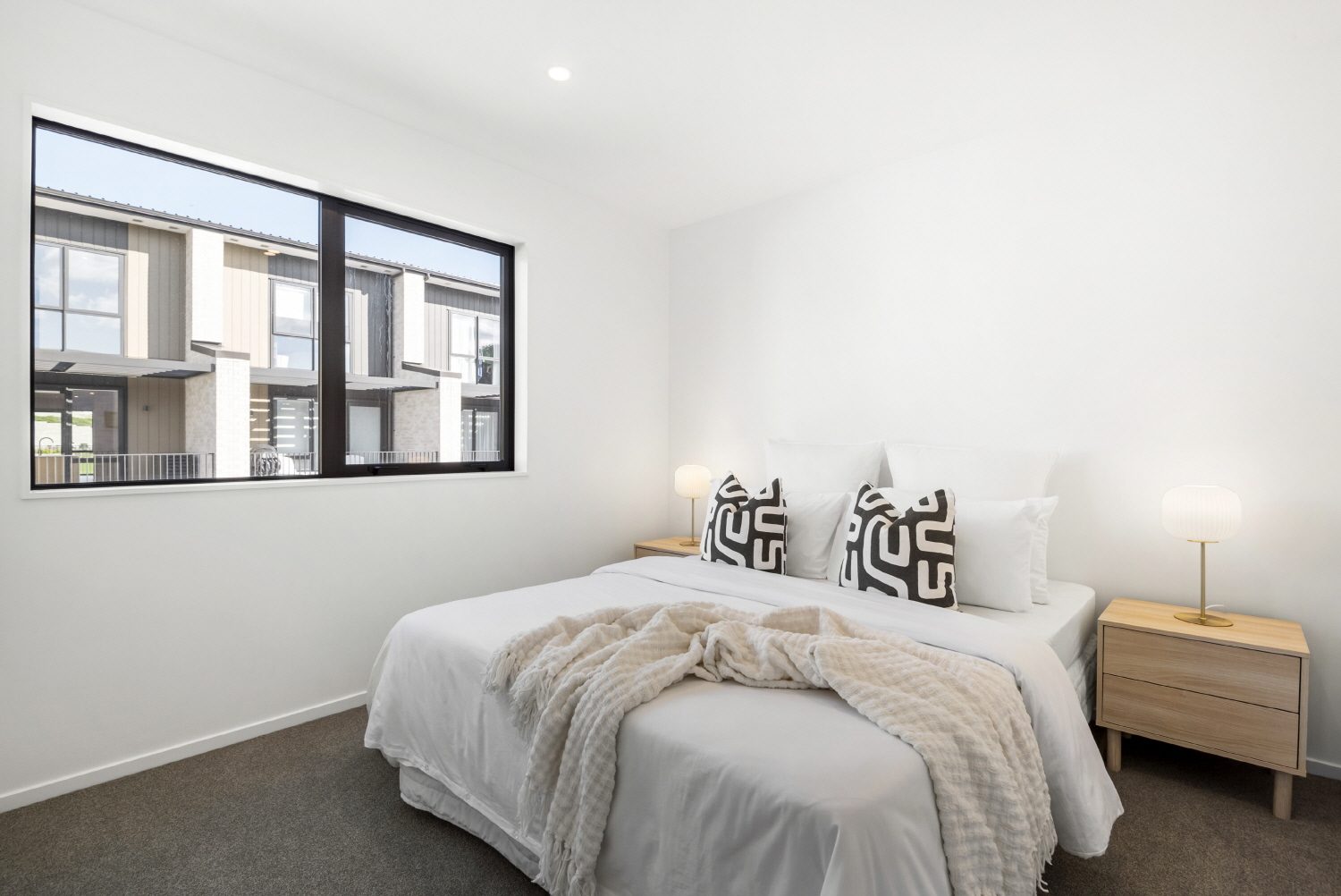 Entertainers Home with Stunning Open Plan — slide 19