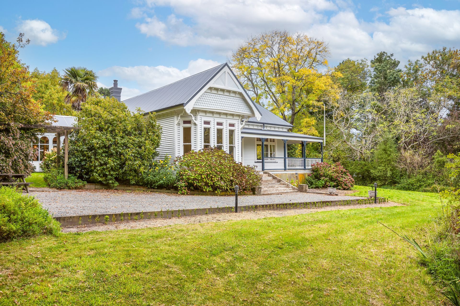 "Krakatoa" Country Living on Summerhill Rd — slide 1
