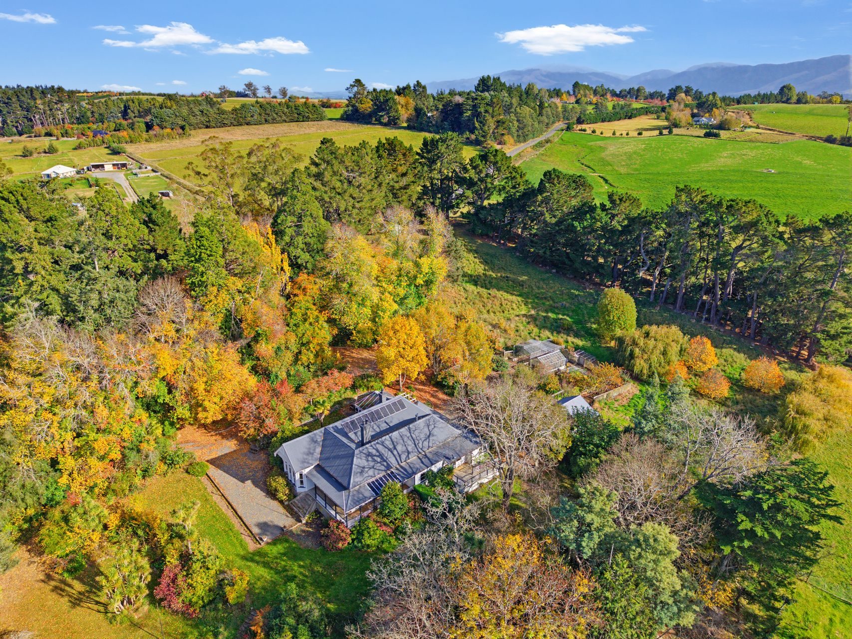"Krakatoa" Country Living on Summerhill Rd — slide 16