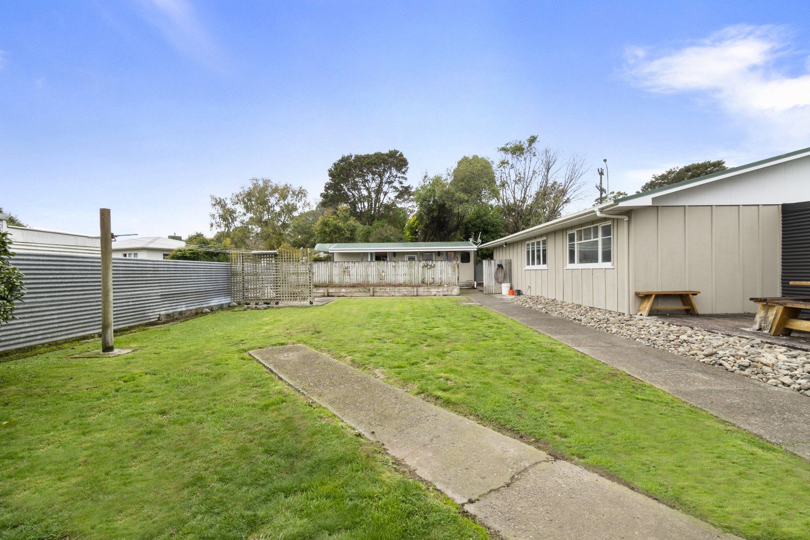 Great house, sleepout and great garaging! — slide 25