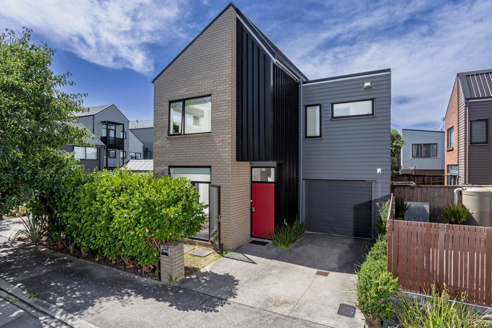 Overseas Owner Must Sell! $1M+ — slide 18