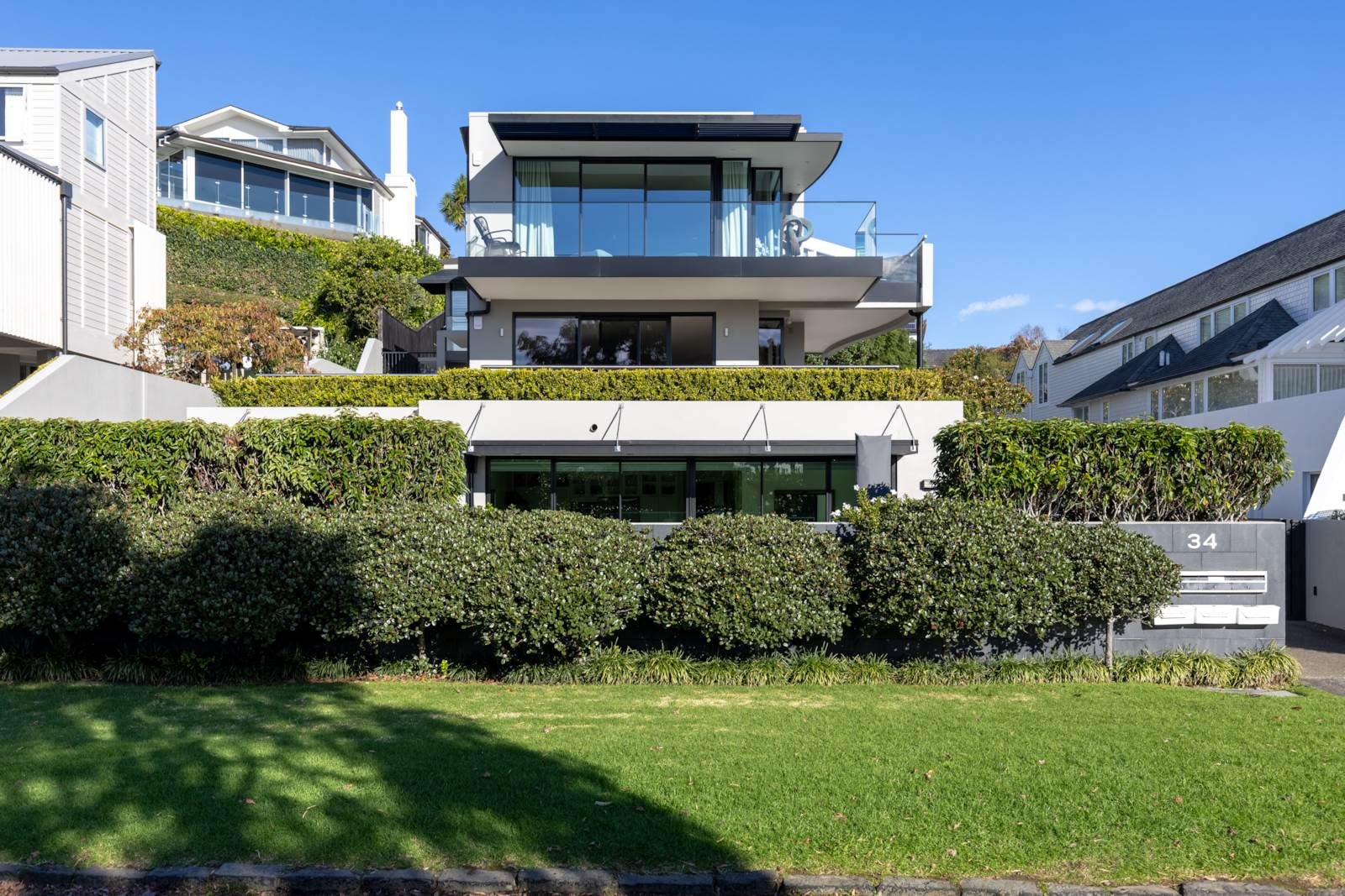 Garden Apartment Splendour — slide 1