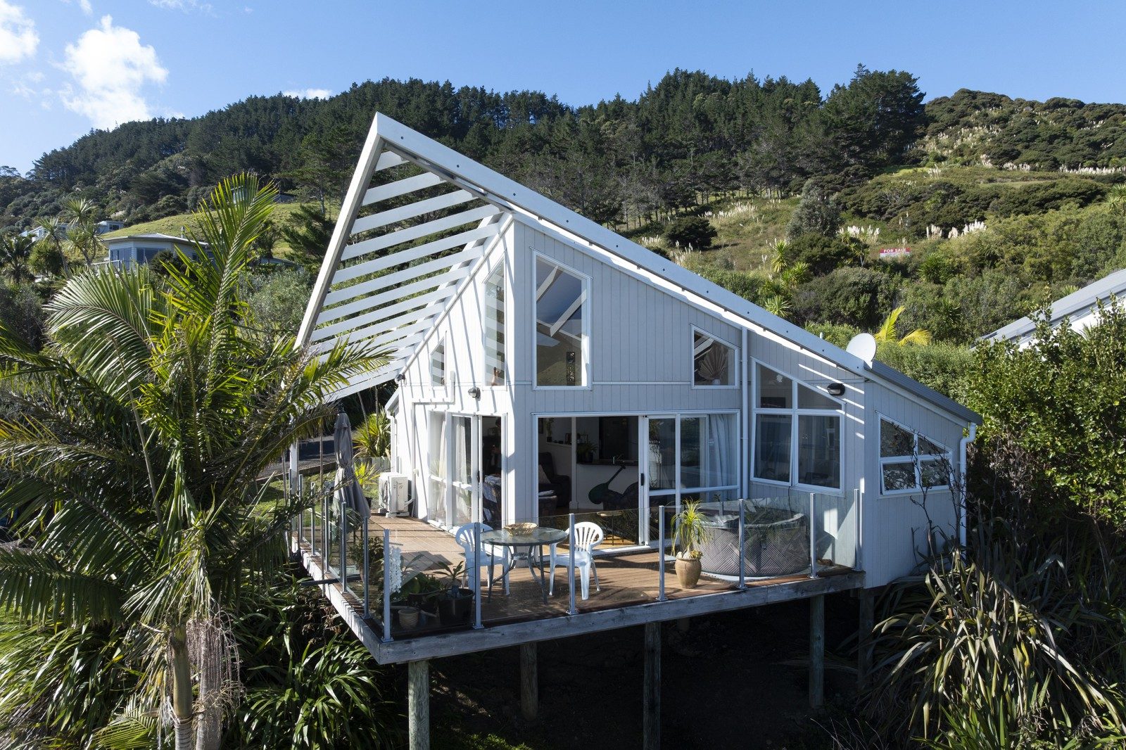Surf, Sun and Fantastic Shipwreck Bay Views! — slide 2