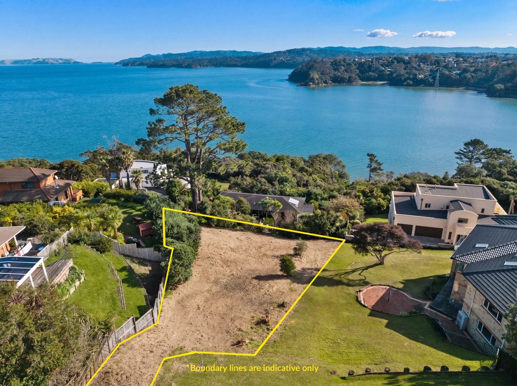 Lynfield's Crown Jewel: 888m2 of Coastal Living — slide 4