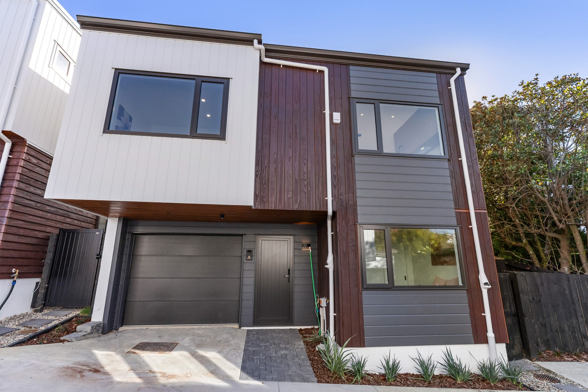 Sunny & Private | New in Rangi Zone — slide 2