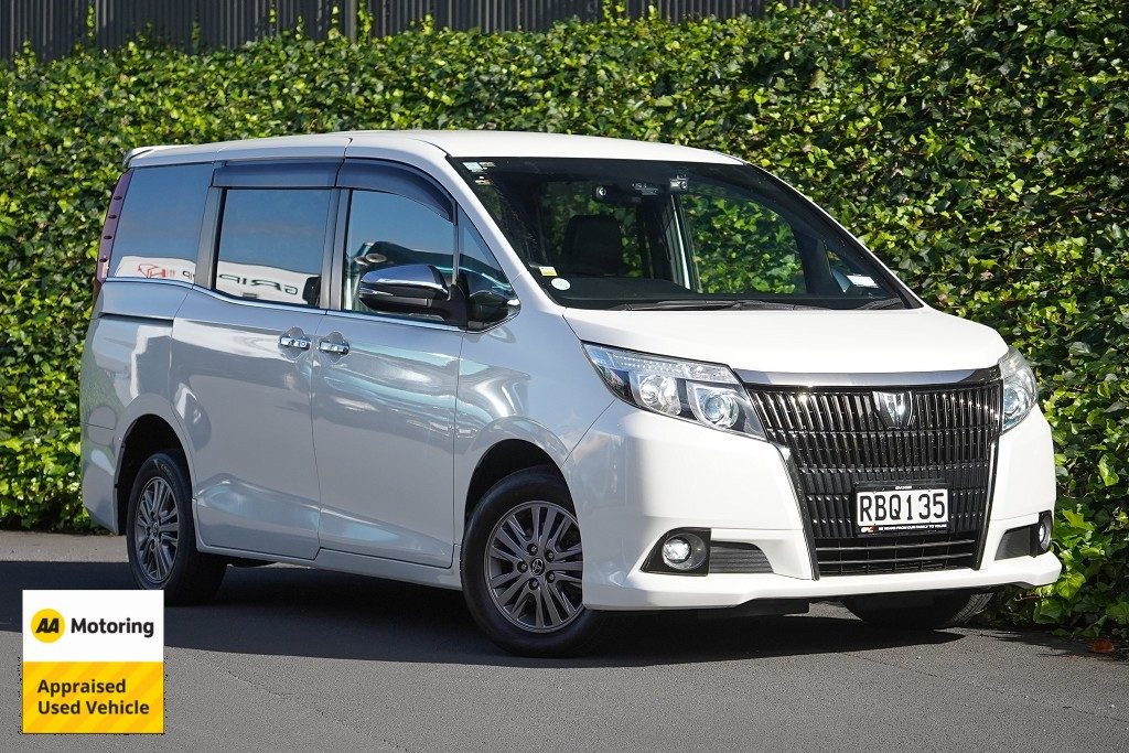 2016 Toyota Noah / Esquire / Voxy 4WD / Leather | Trade Me Motors