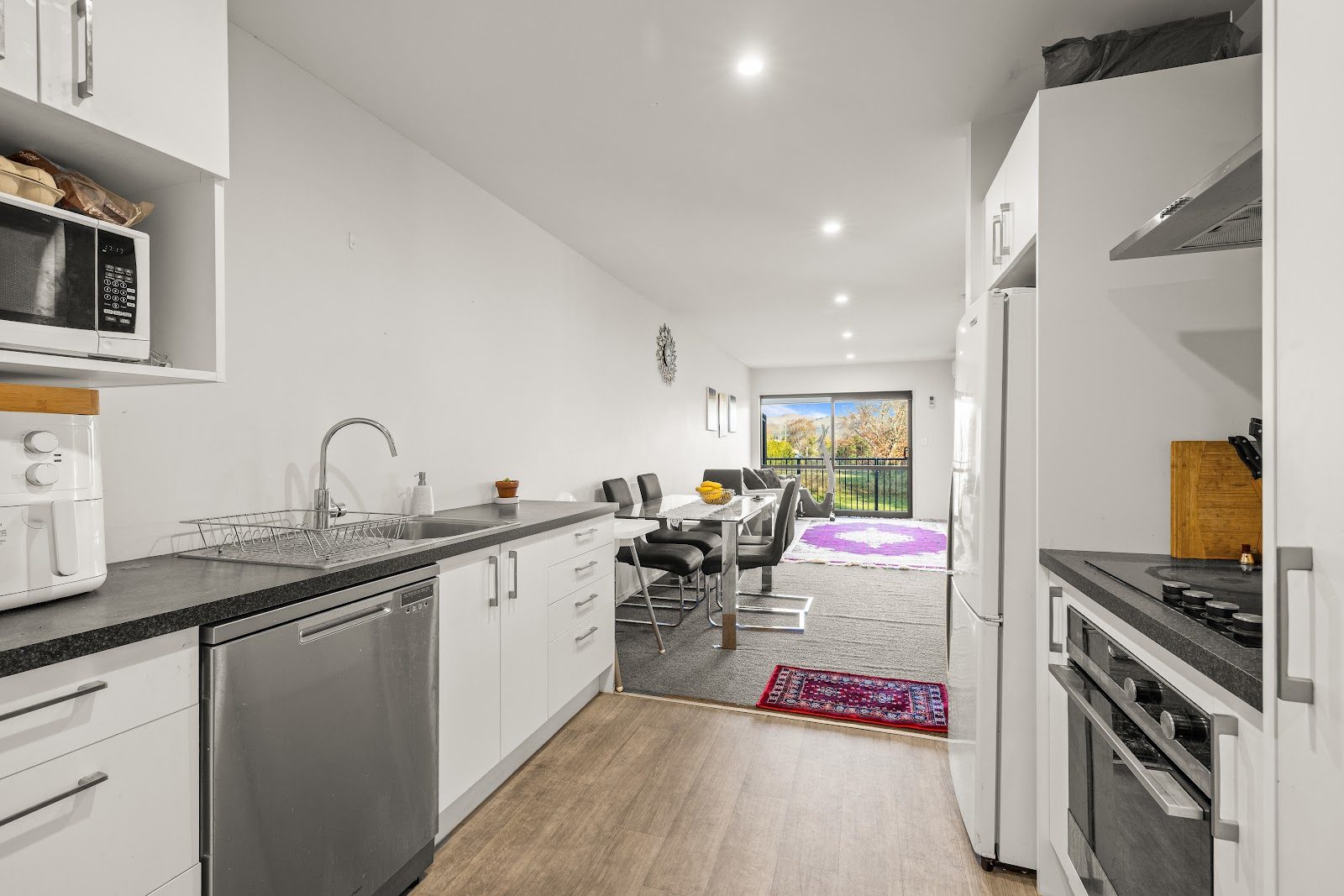 Stylish Richmond Apartment- Views & Balcony! — slide 5