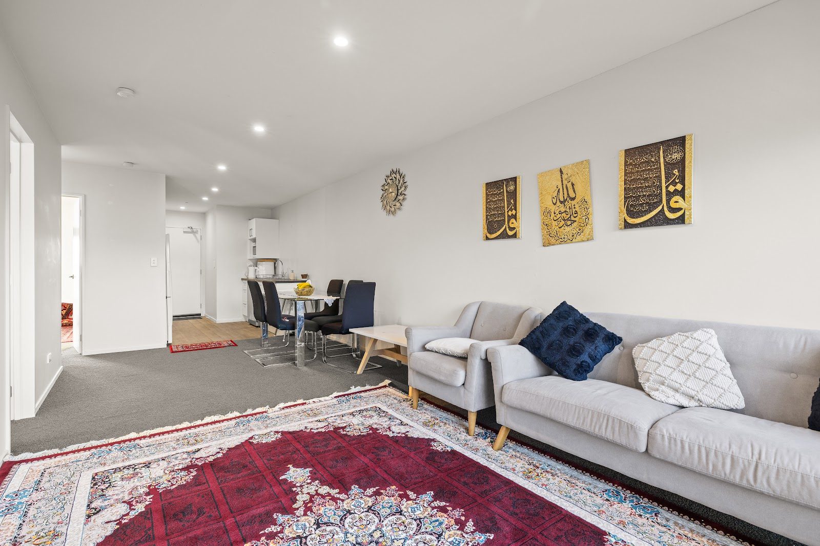 Stylish Richmond Apartment- Views & Balcony! — slide 7
