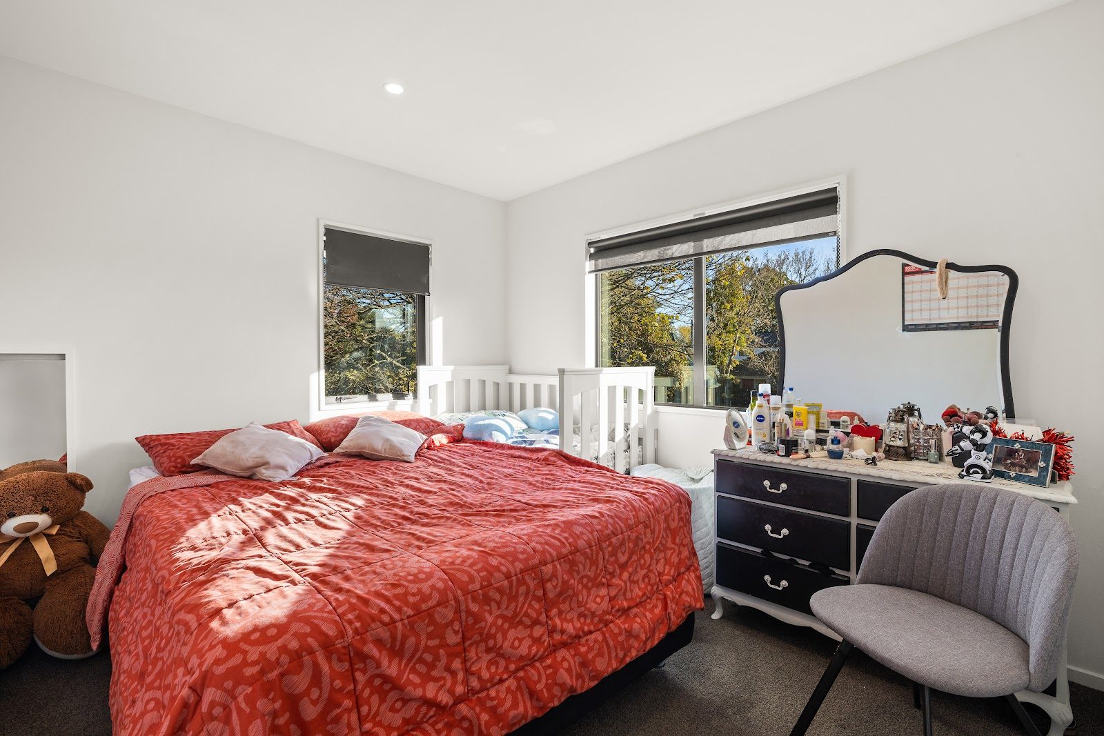 Stylish Richmond Apartment- Views & Balcony! — slide 11