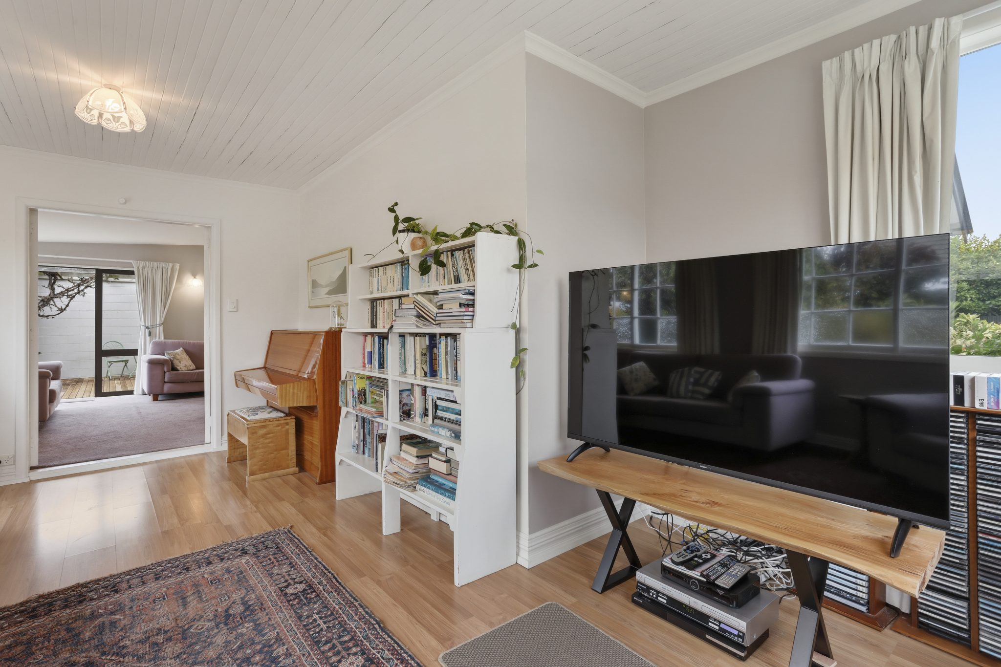 Wow...Five bedrooms in Burnside High Zone! — slide 9