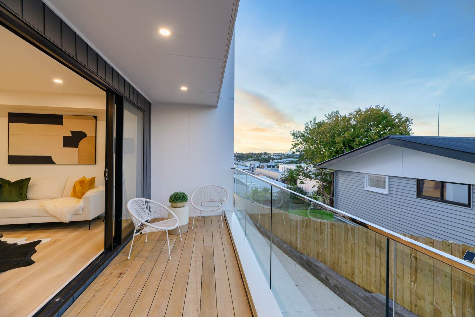 Big Modern Home in Westlake Zones — slide 7
