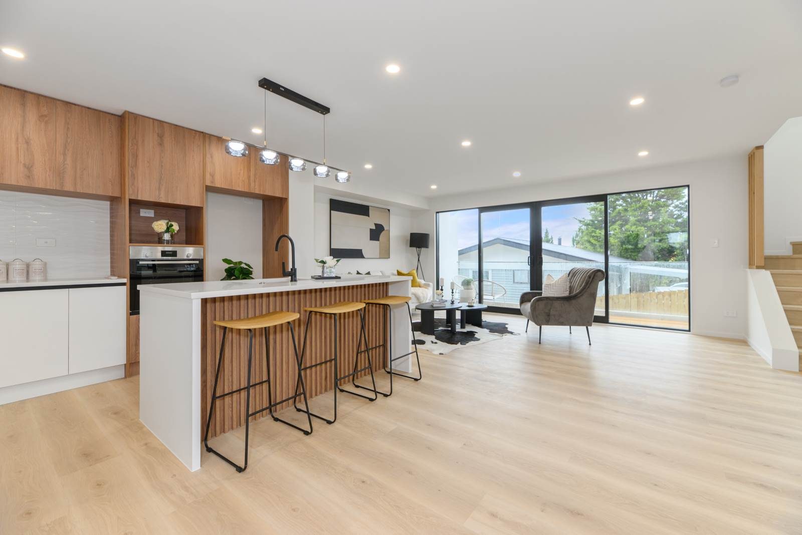 Big Modern Home in Westlake Zones — slide 8