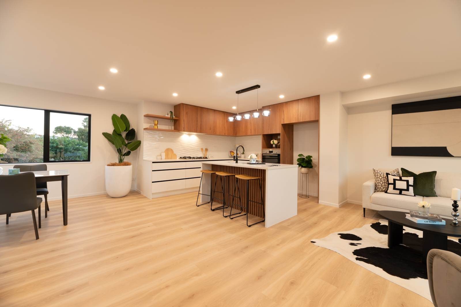 Big Modern Home in Westlake Zones — slide 11
