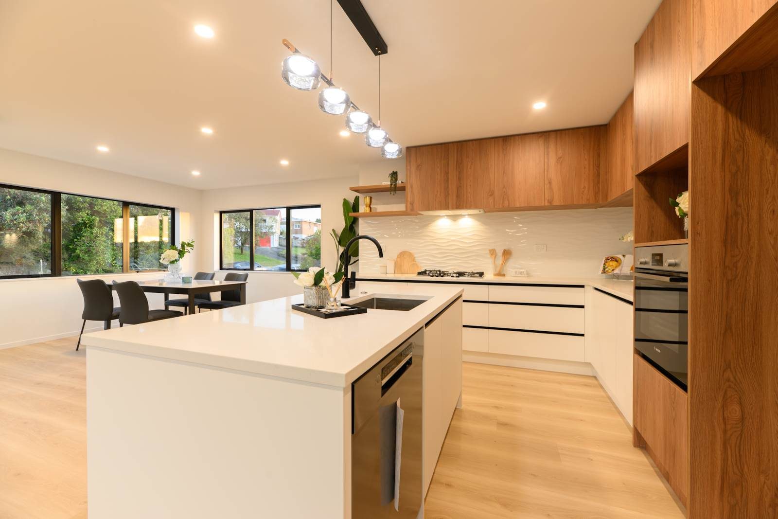 Big Modern Home in Westlake Zones — slide 12