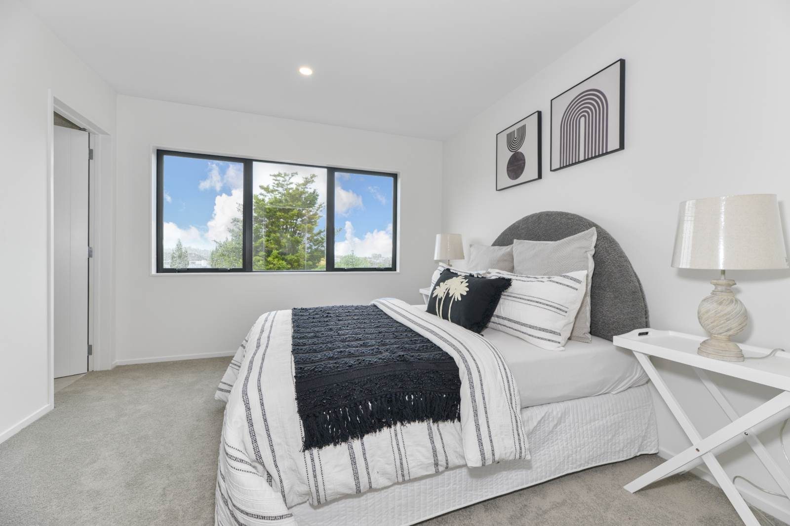 Big Modern Home in Westlake Zones — slide 16