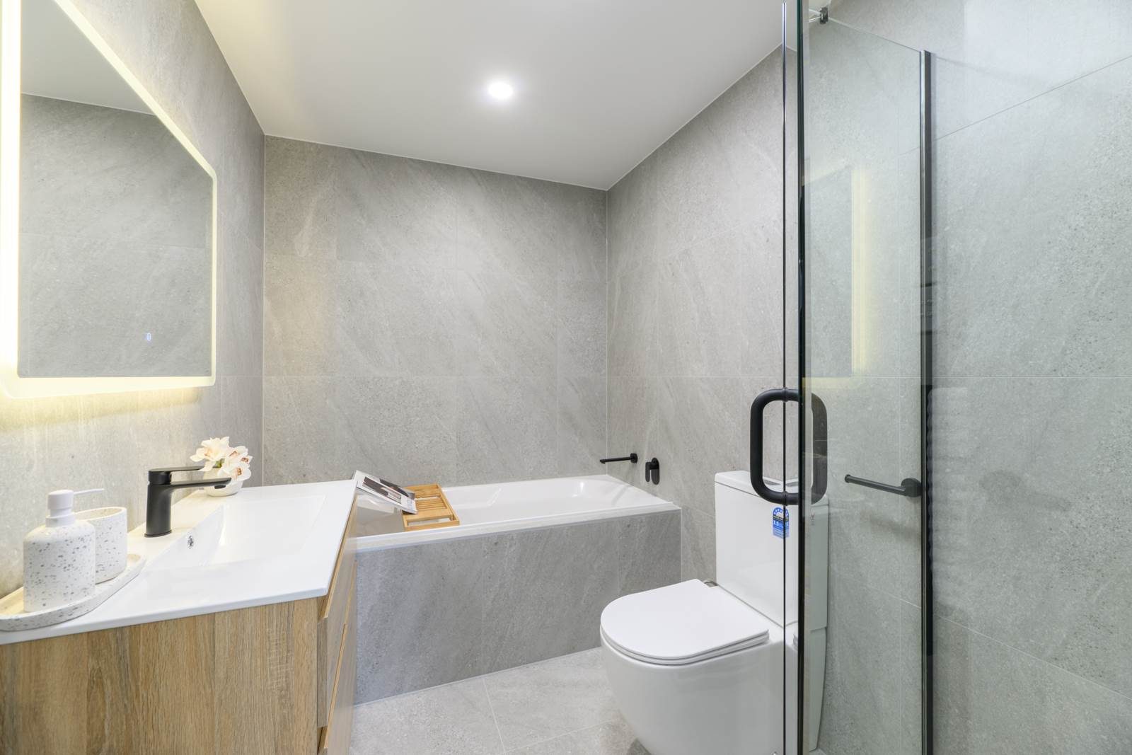 Big Modern Home in Westlake Zones — slide 18