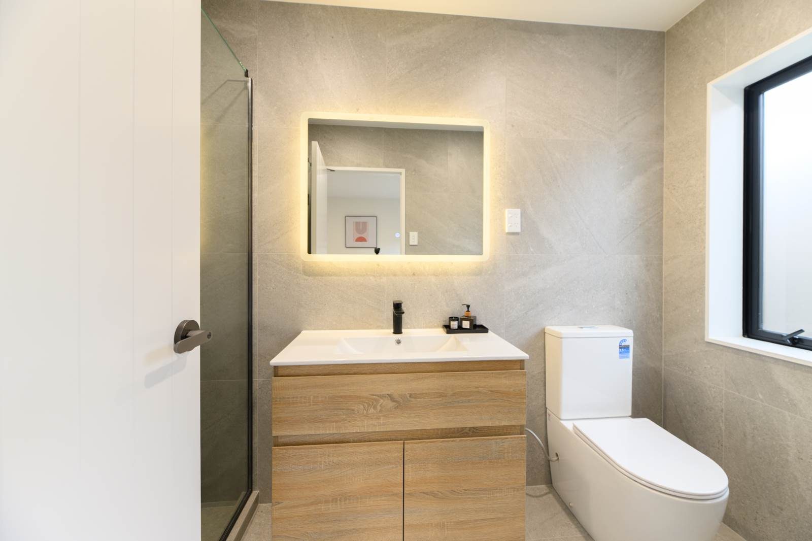 Big Modern Home in Westlake Zones — slide 23