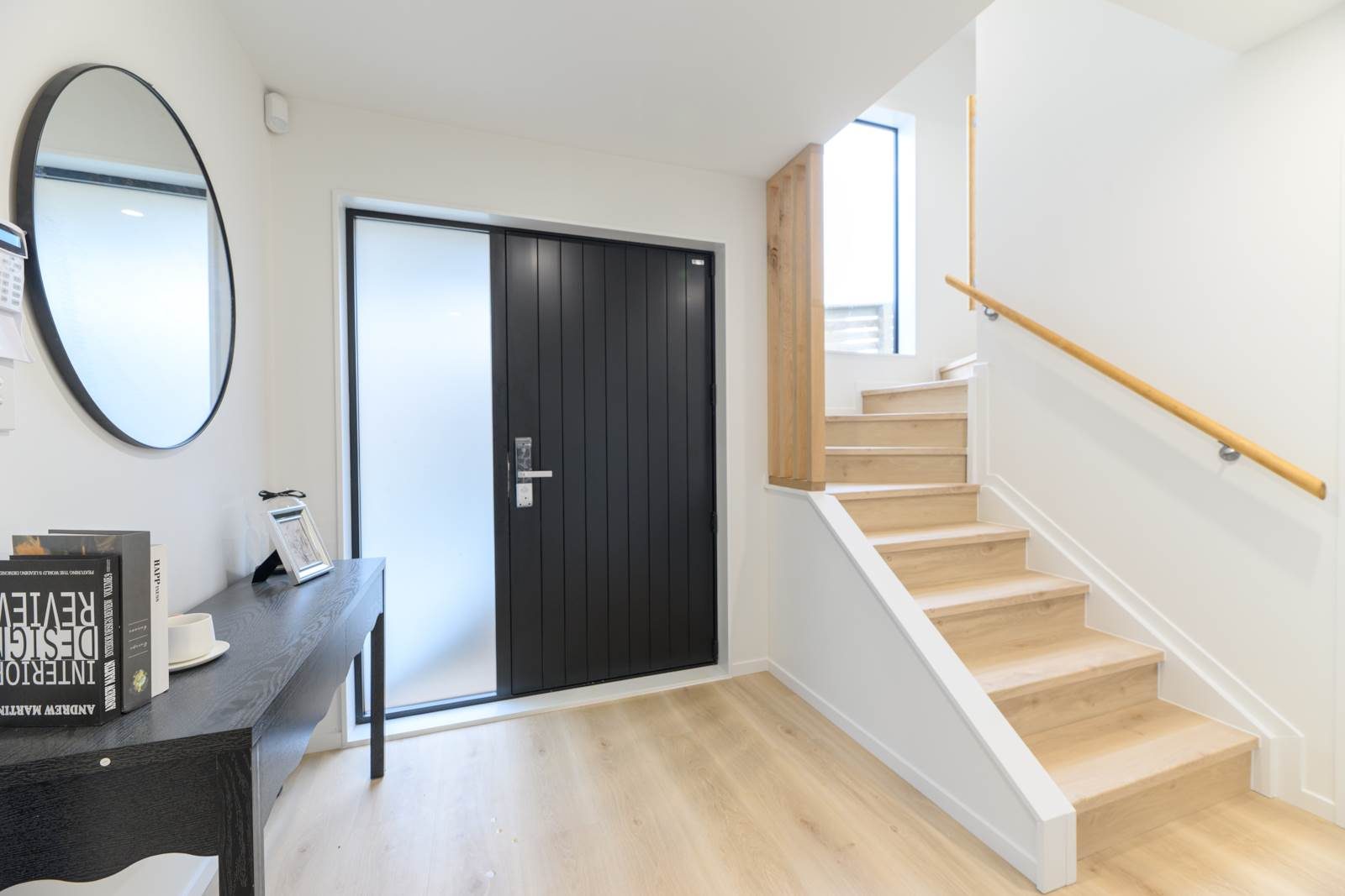 Big Modern Home in Westlake Zones — slide 24