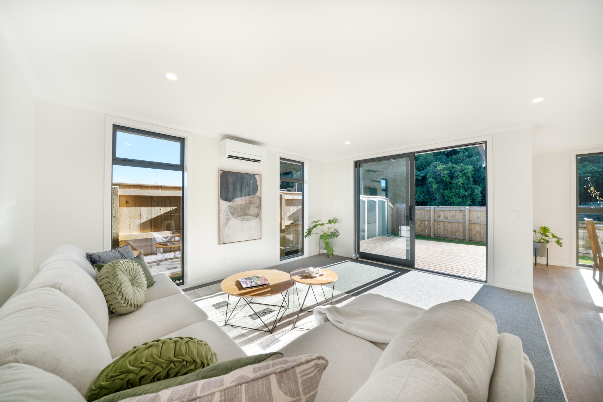 Sophisticated Brand-New Residence — slide 2