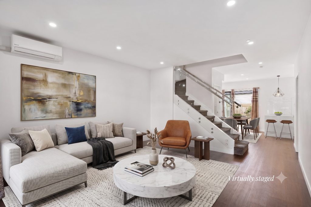 Stylish Freehold Living in the Heart of Takanini — slide 4