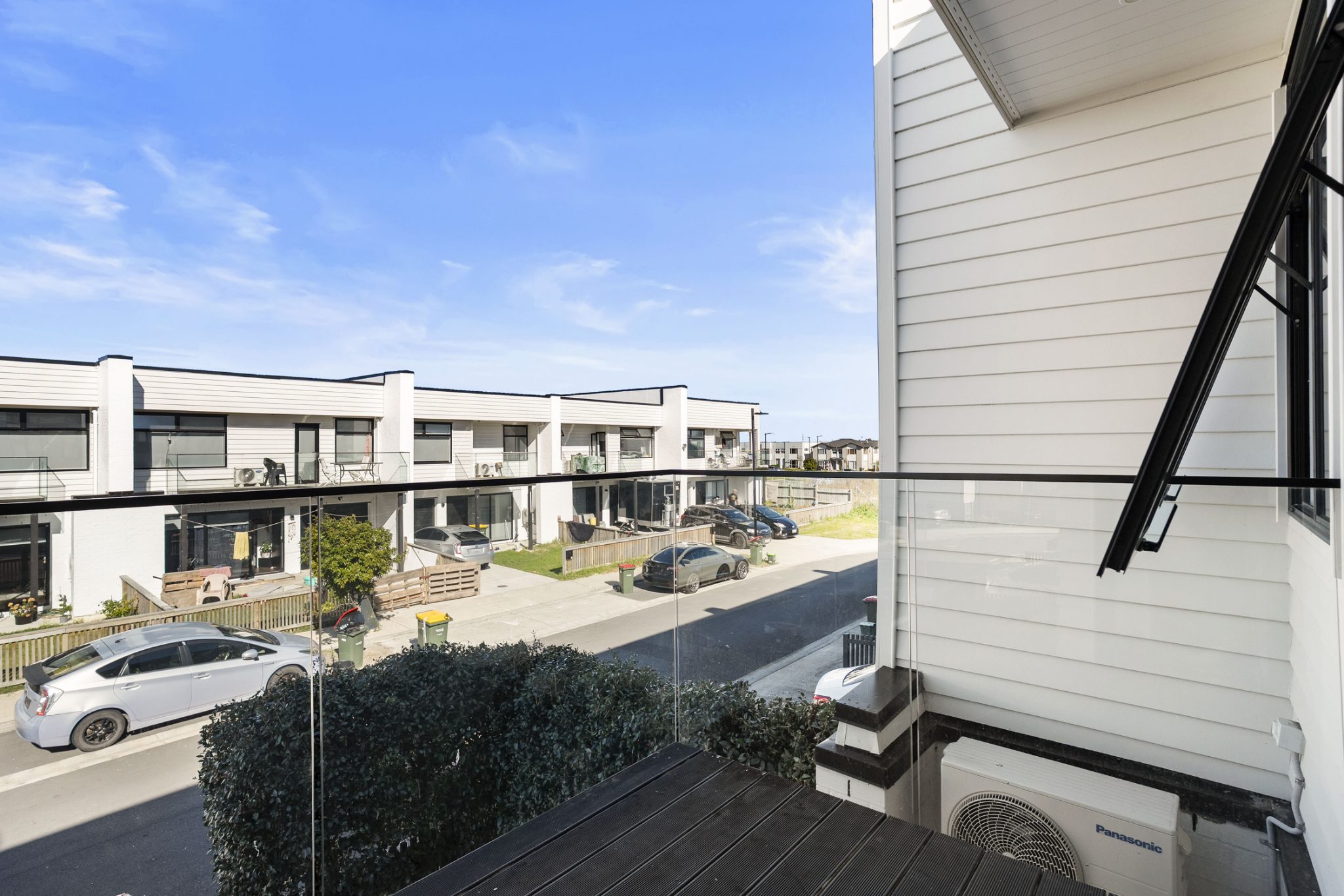Stylish Freehold Living in the Heart of Takanini — slide 8