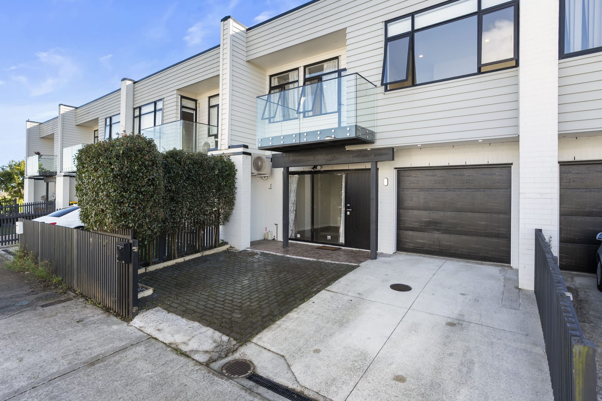 Stylish Freehold Living in the Heart of Takanini — slide 21