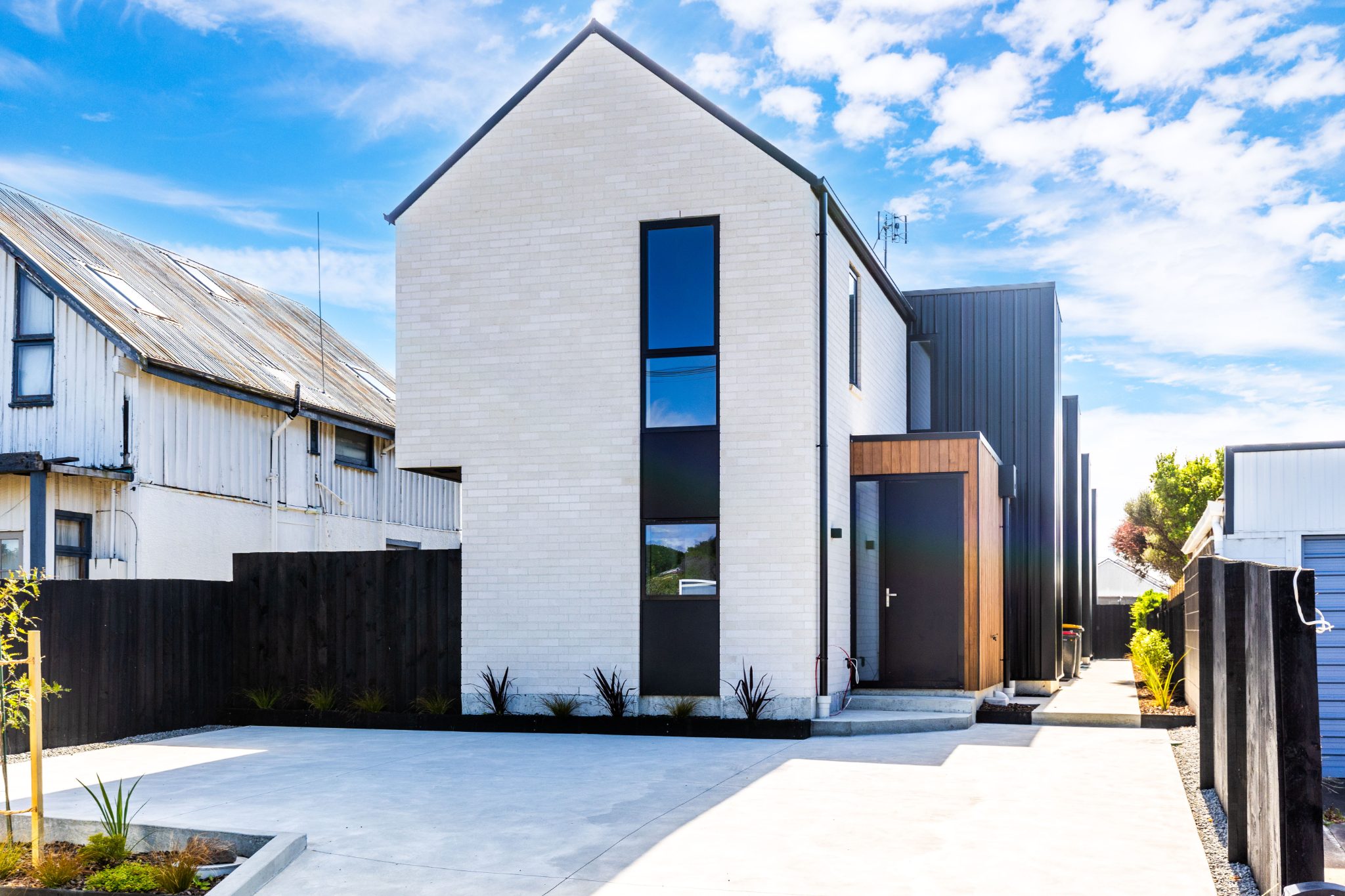 Modern Beachside Living Built 2024 — slide 1