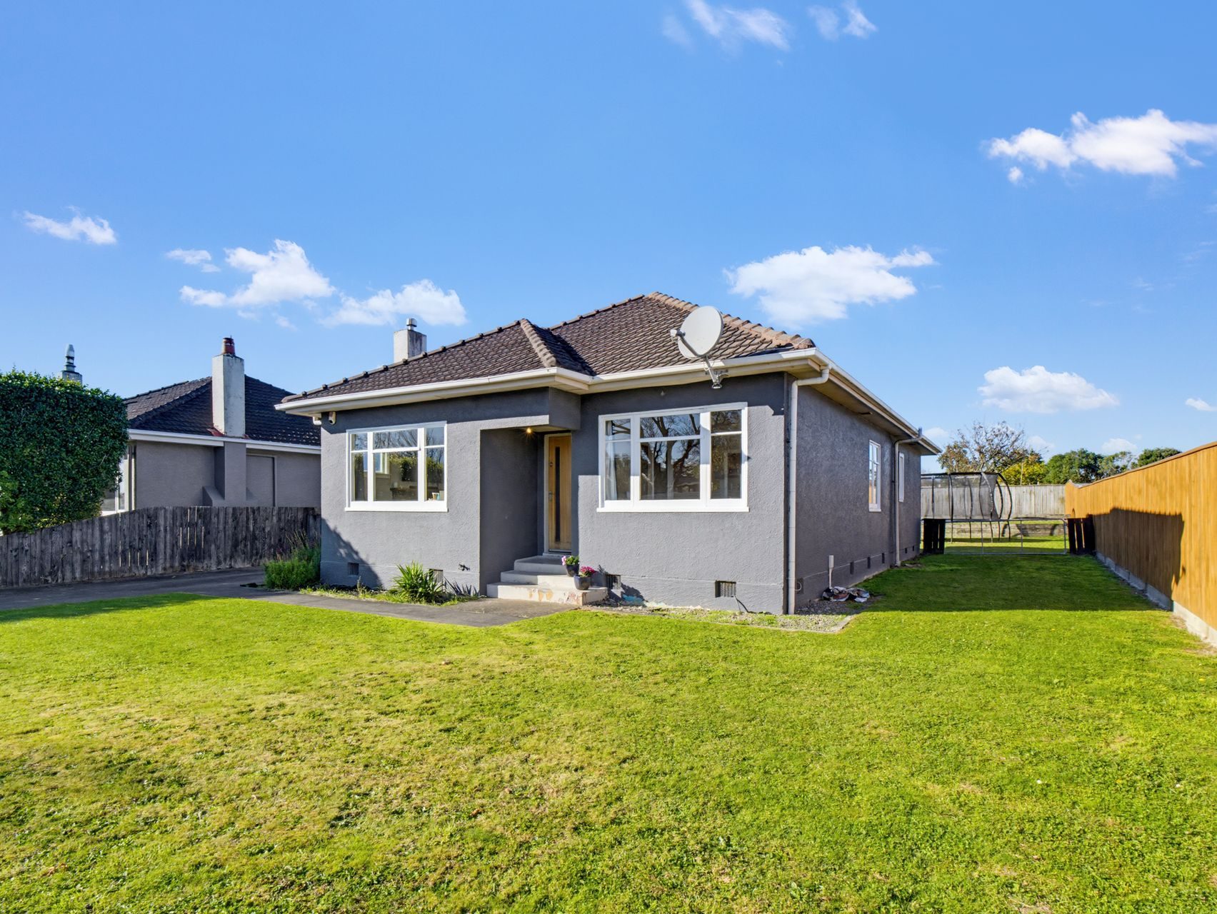 Sunny first home with quick settlement possible — slide 31