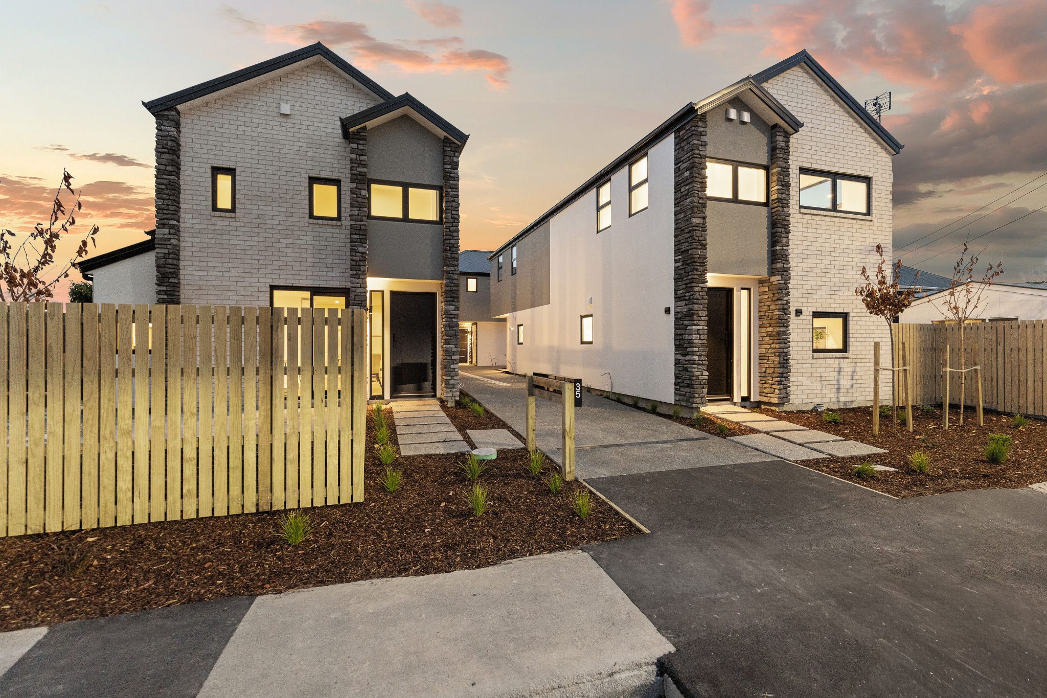 Five Freehold Townhouses With Architectural Edge — slide 50