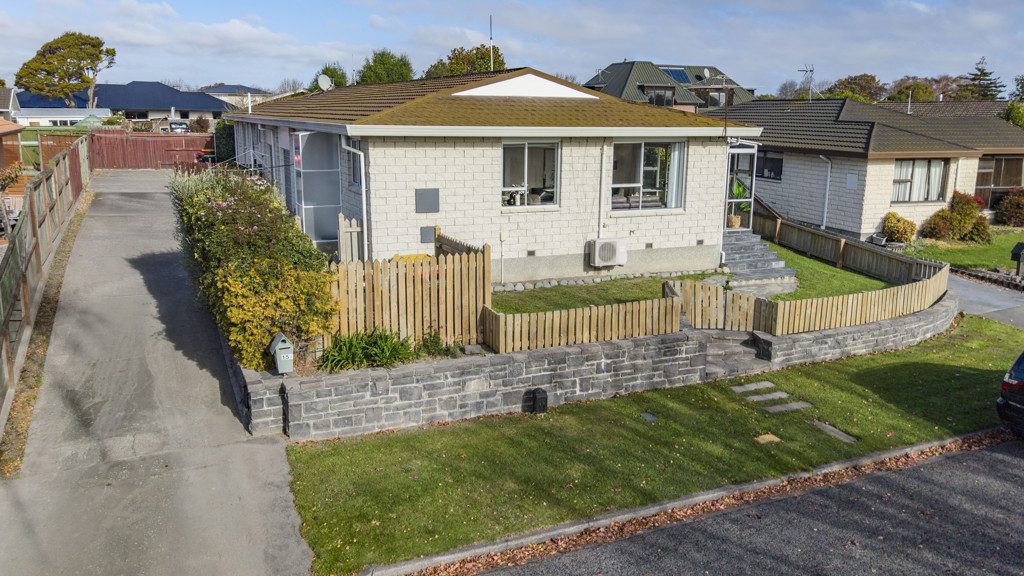 3 Bedroom Gem in Quiet Redwood Cul-De-Sac — slide 19