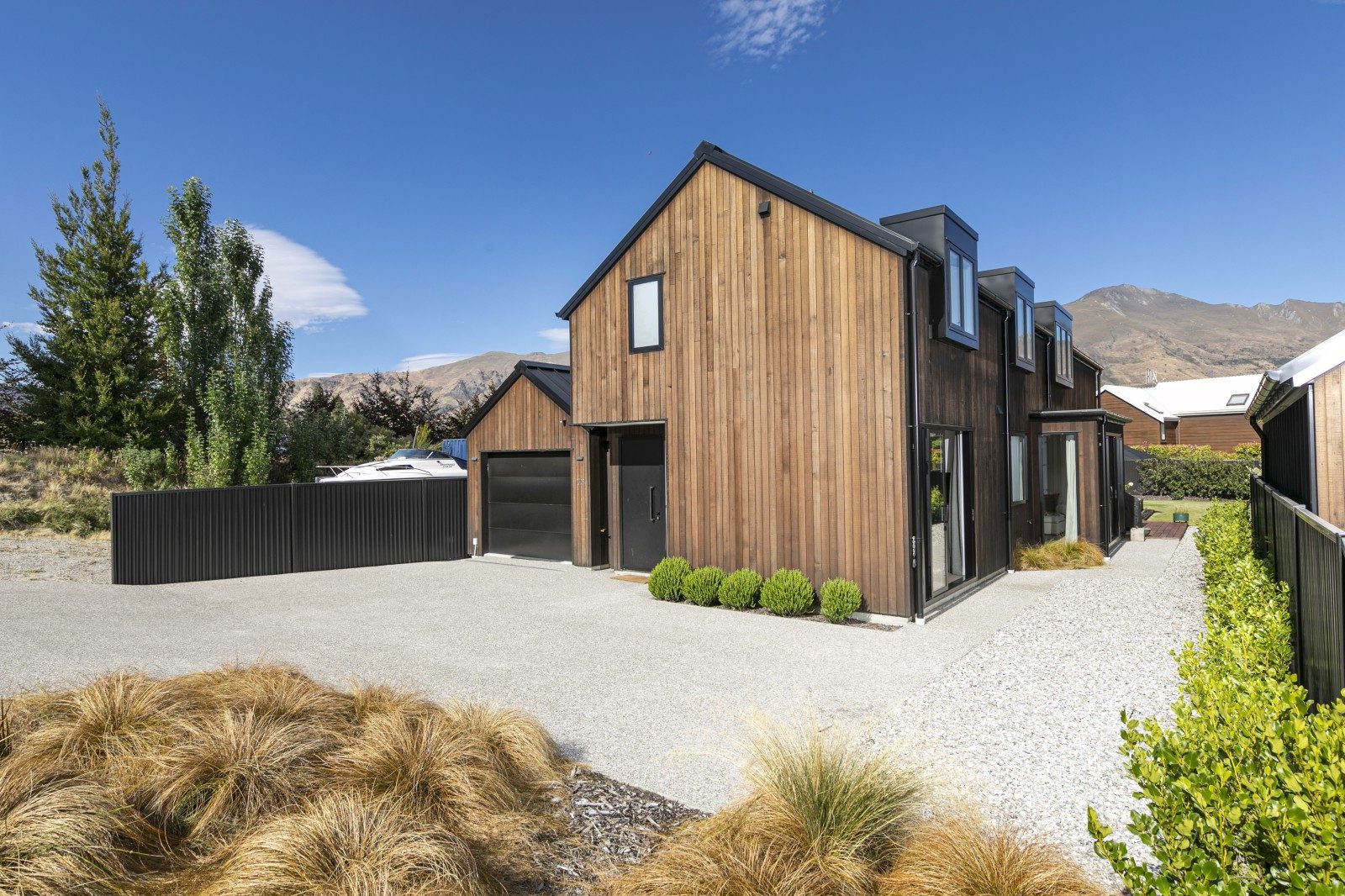 Prime location and contemporary elegance — slide 22
