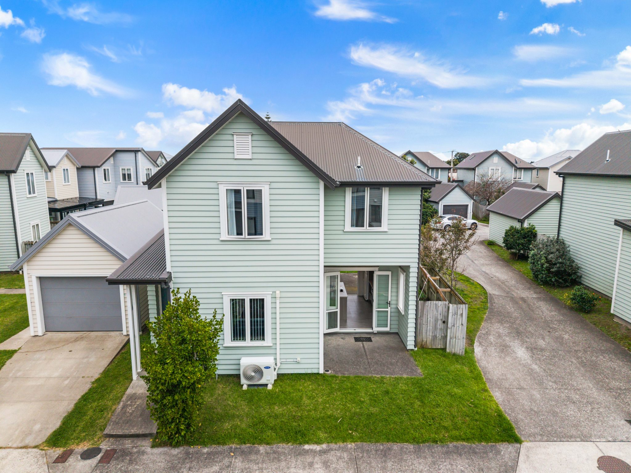 Freehold Property in Kauri Flats School Zone — slide 1