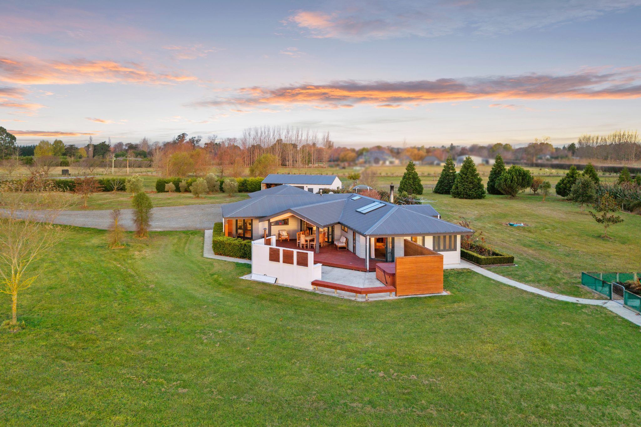 Timber Warmth Meets Country Freedom — slide 1