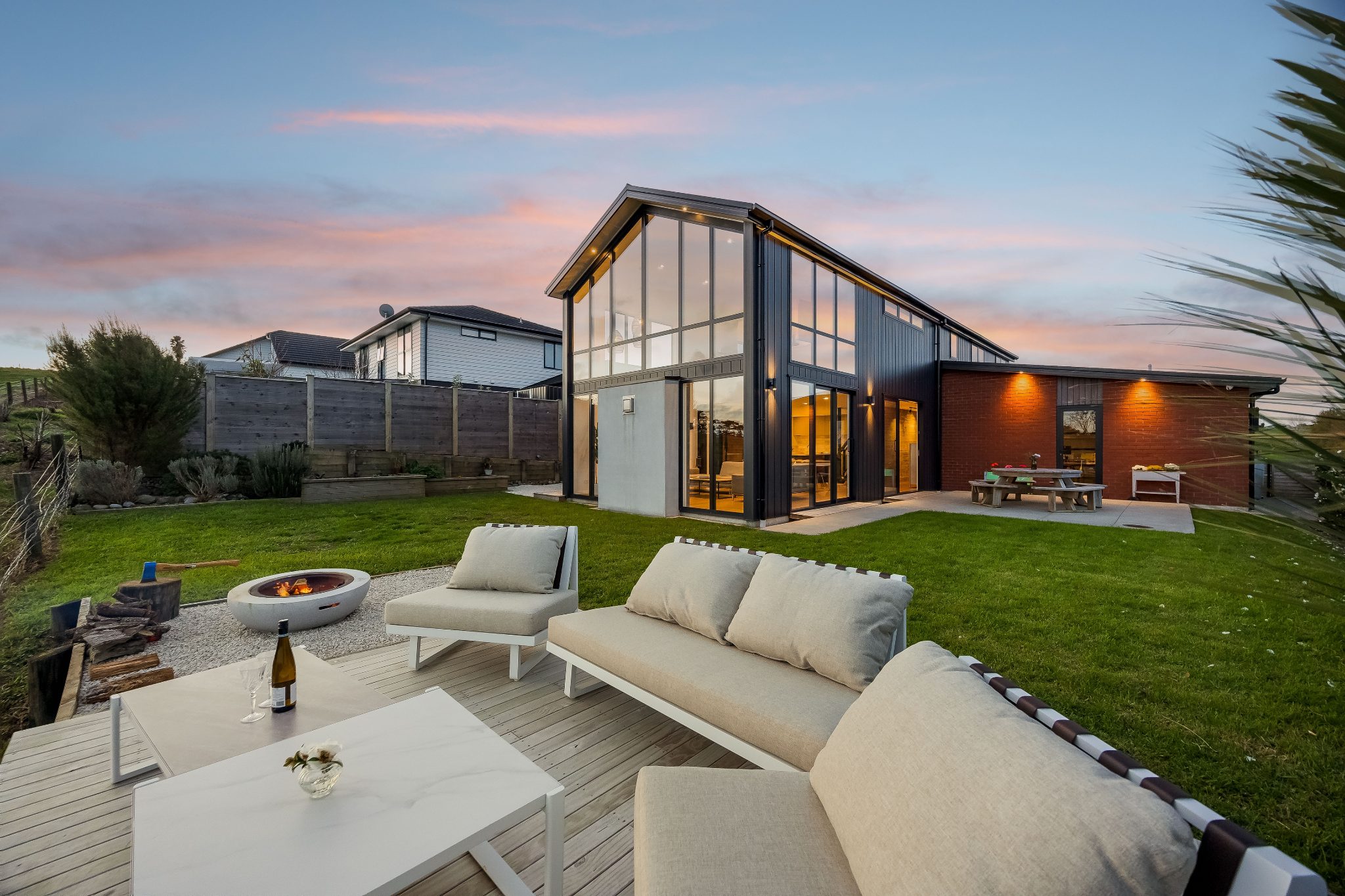 Bold Elevated Living — slide 2