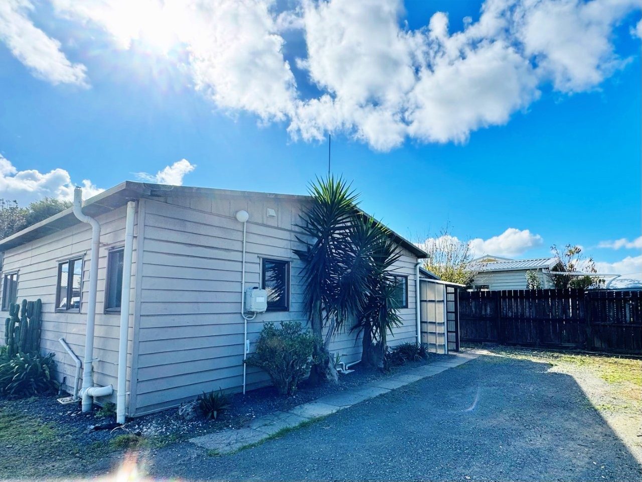 TWO TIDY DWELLINGS, FIRST HOME OR BACH — slide 9