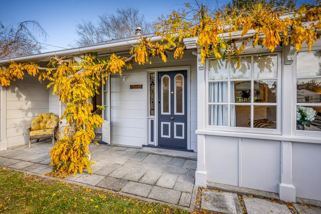 Storybook Cottage Living in the Heart of Sheffield — slide 8