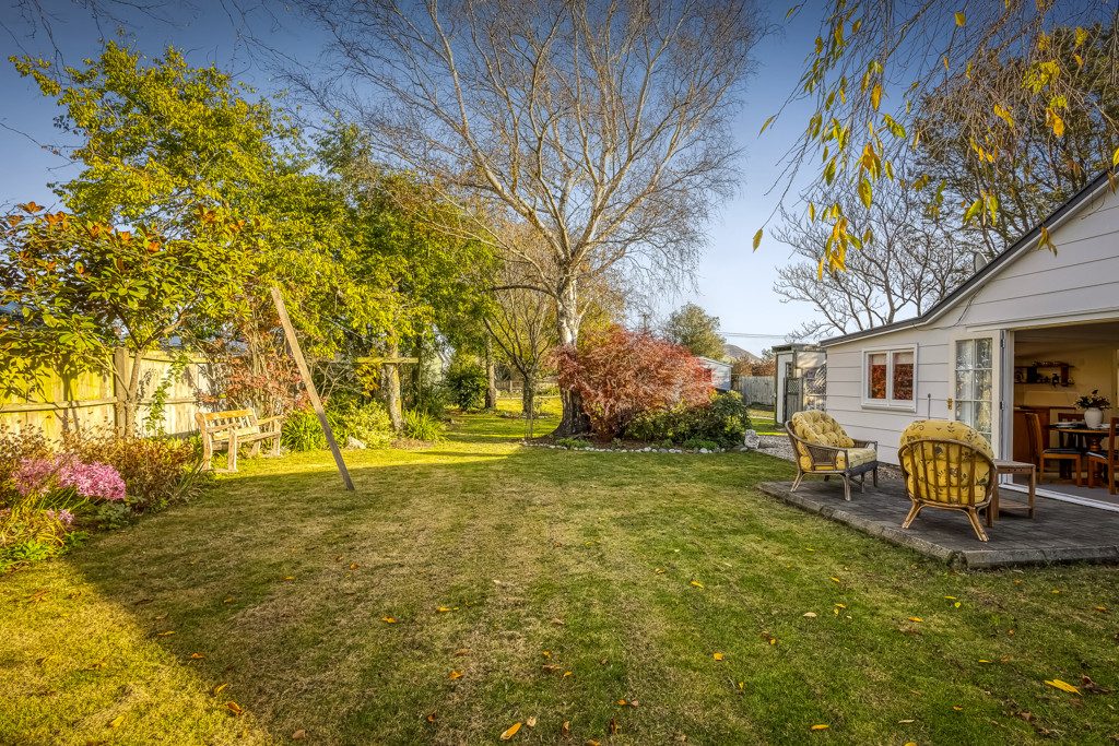 Storybook Cottage Living in the Heart of Sheffield — slide 9