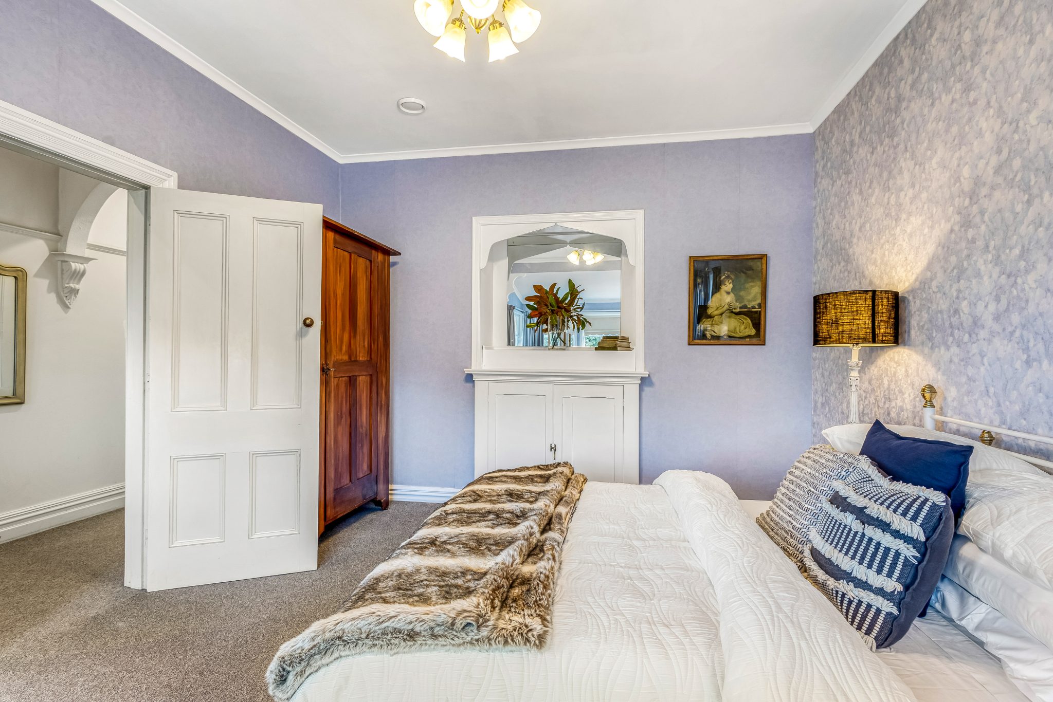 Storybook Cottage Living in the Heart of Sheffield — slide 15