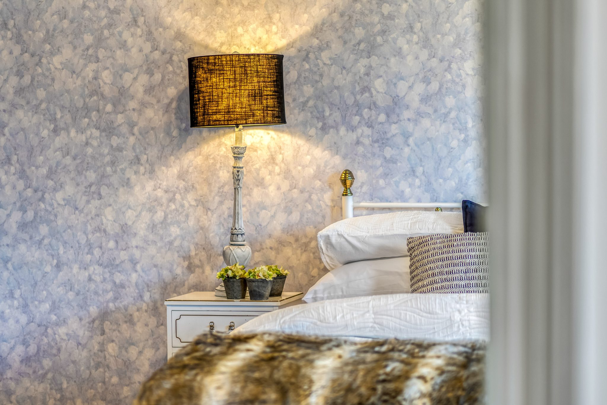 Storybook Cottage Living in the Heart of Sheffield — slide 19